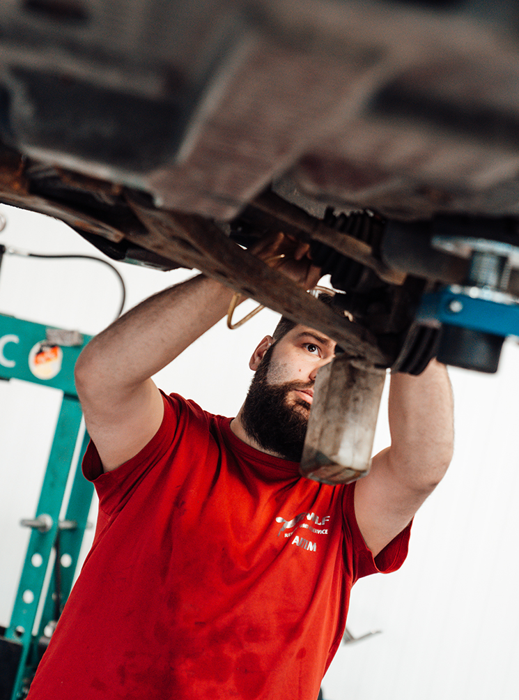 kontakt-Auto-reifen-wolf-reichenbach-team-startseite-auftragsannahme-kfz-werkstatt-reifenwechsel-reifenservice-a